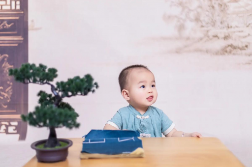 常德怀孕肚子中间凹两边凸